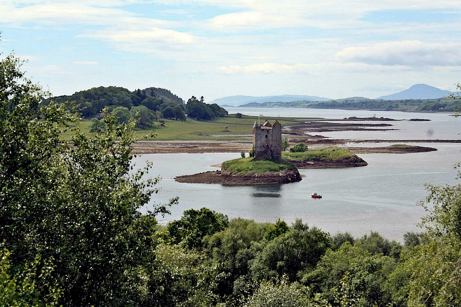 castle-2322406_1280.jpg